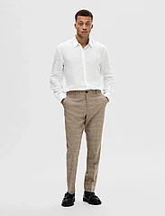 Selected Homme - SLHREGKYLIAN-LINEN SHIRT LS CLASSIC NOOS - linen shirts - white - 3