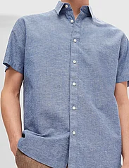 Selected Homme - SLHREG-NEW LINEN SHIRT SS NOOS - kortärmade skjortor - medium blue denim - 5