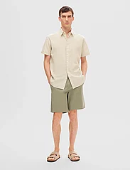 Selected Homme - SLHREG-SUN SHIRT SS NOOS - kortärmade skjortor - pure cashmere - 3