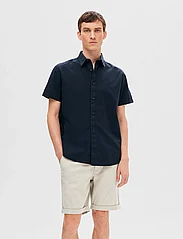 Selected Homme - SLHREG-SUN SHIRT SS NOOS - lowest prices - sky captain - 1