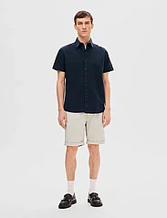 Selected Homme - SLHREG-NEW LINEN SHIRT SS NOOS - die niedrigsten preise - sky captain - 5