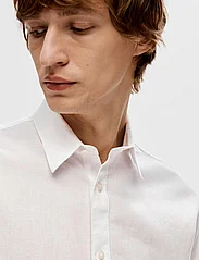 Selected Homme - SLHREG-NEW LINEN SHIRT SS NOOS - kortärmade skjortor - white - 5