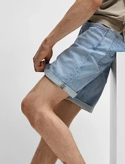 Selected Homme - SLHSLIM ALEX 3404 L.B SUPER SHORTS NOOS - jeans shorts - blue denim - 5