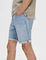Selected Homme - SLHSLIM ALEX 3404 L.B SUPER SHORTS NOOS - jeans shorts - blue denim - 2