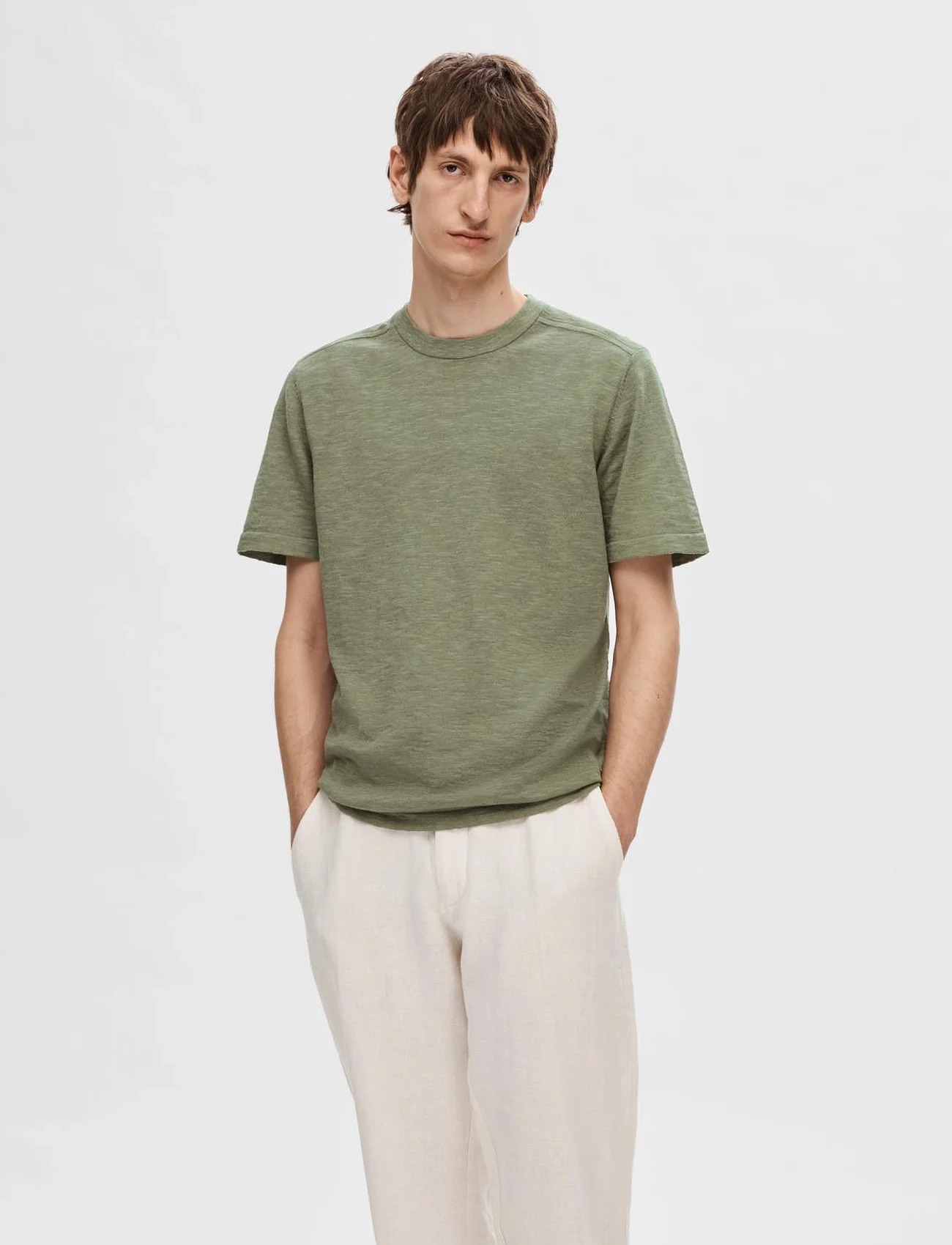 Selected Homme - SLHBERG LINEN SS KNIT TEE NOOS - kortärmade t-shirts - vetiver - 1