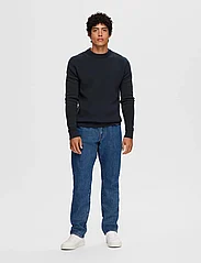 Selected Homme - SLHDANE LS KNIT STRUCTURE CREW NECK NOOS - rundhalsad - sky captain - 5