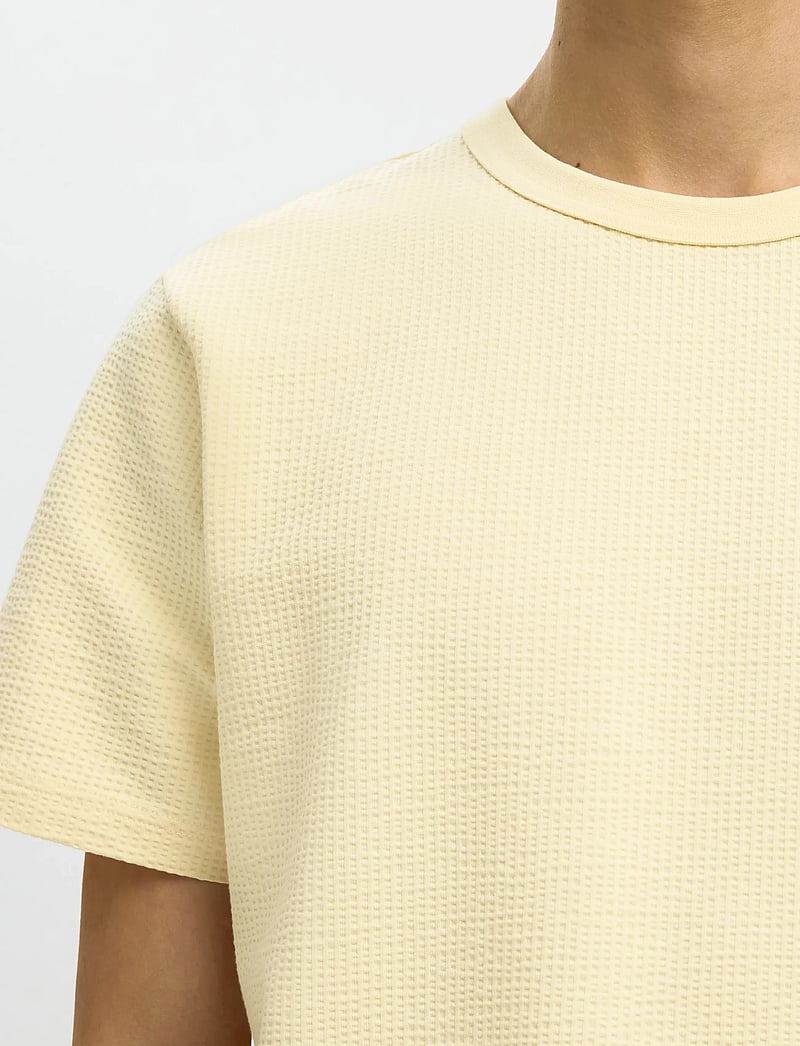 Selected - SLHSANDER SEERSUCKER SS O-NECK TEE - kurzärmelig - angora - 4