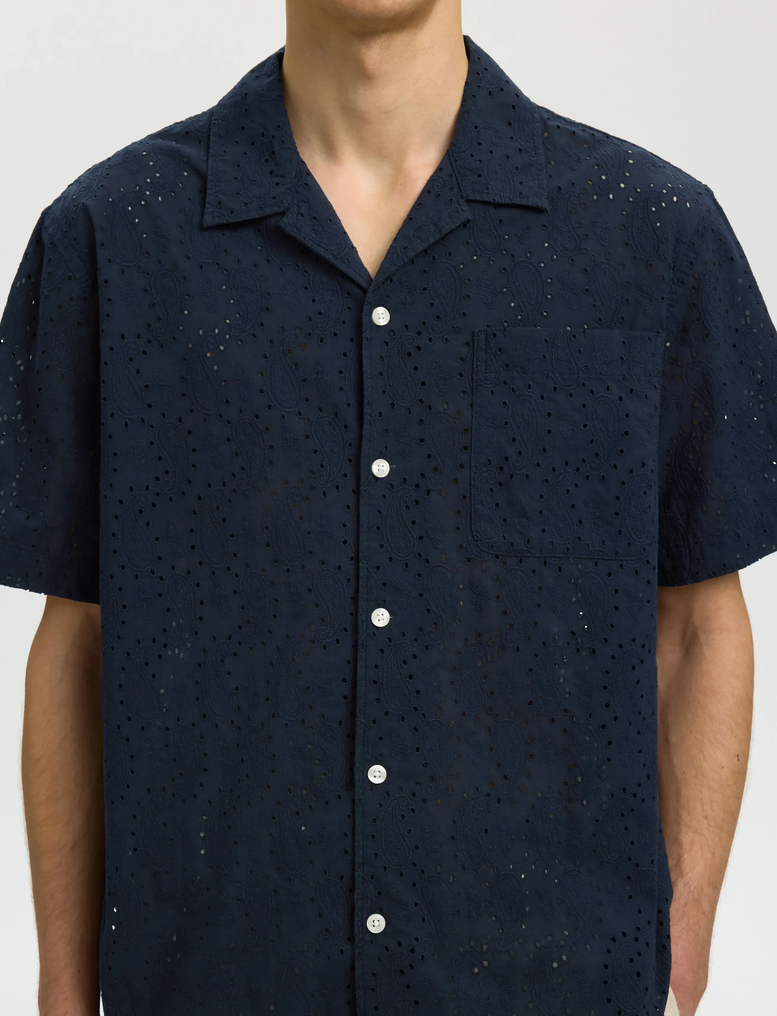 Selected - SLHRLXJAX BRODERIE SS SHIRT - kortærmede skjorter - sky captain - 4