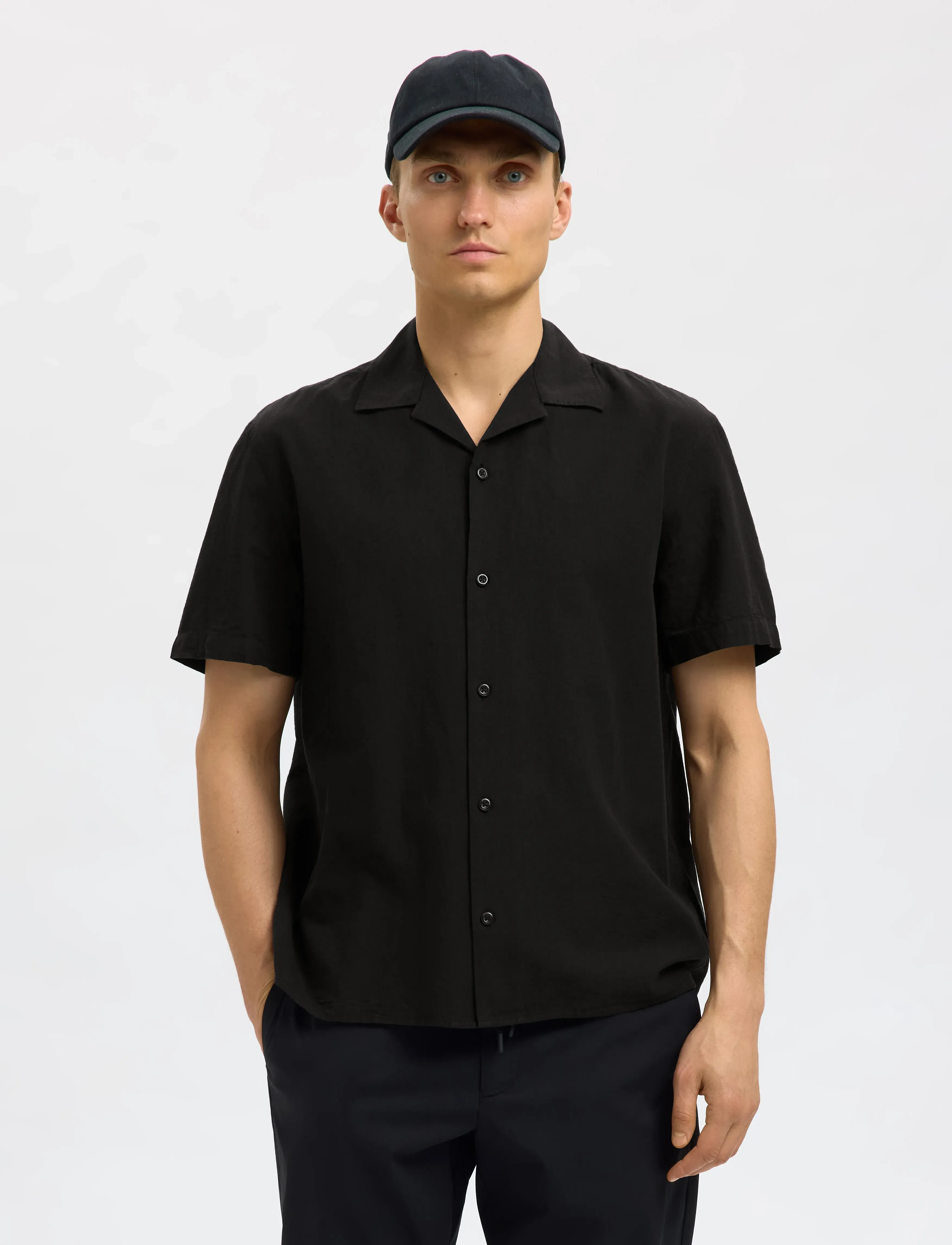 Selected Slhrelaxsun Shirt Ss Resort, M, Shirts, Schwarz - Short-sleeved, Männerswear