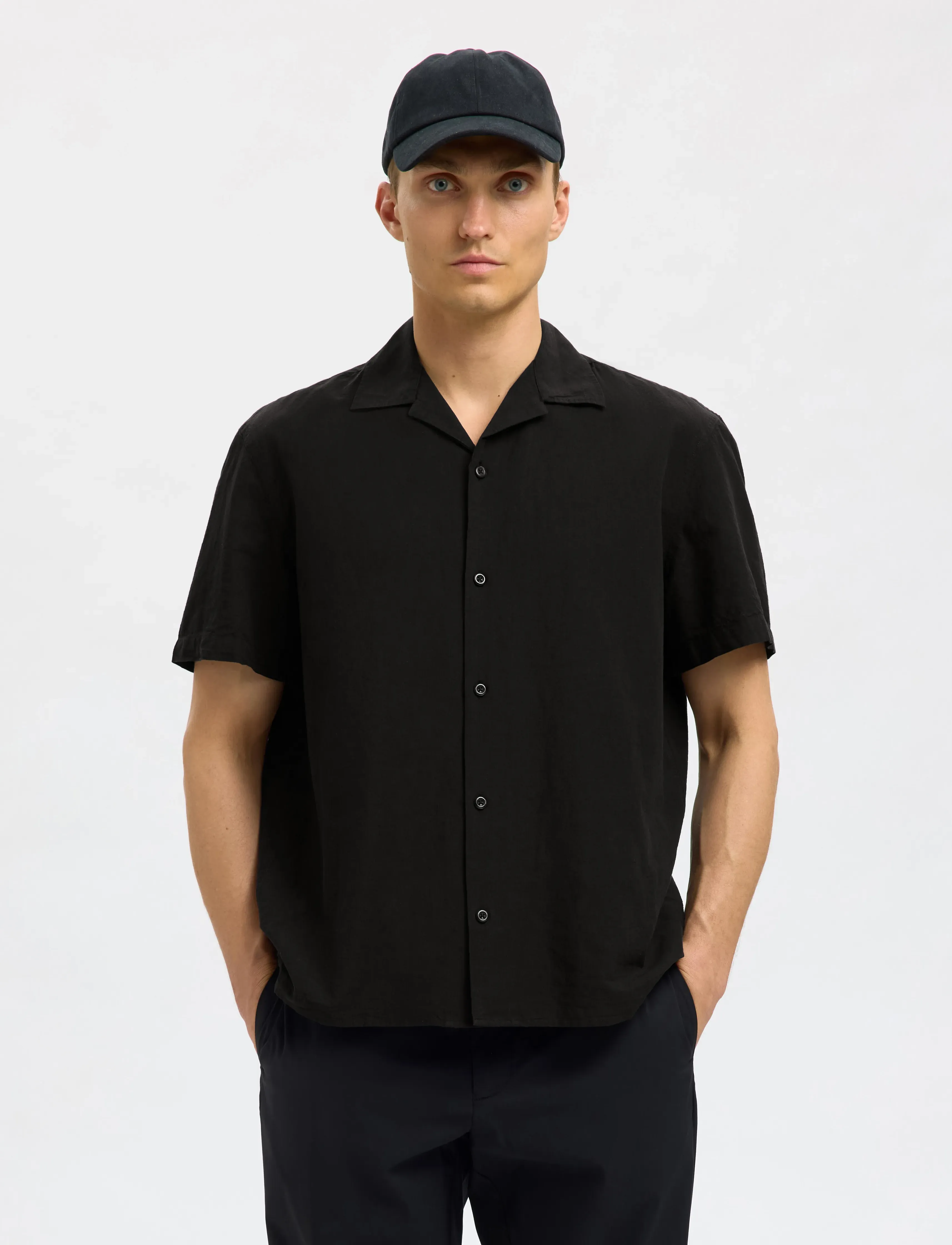 Selected - SLHRELAXSUN SHIRT SS RESORT - chemises de lin - black - 4