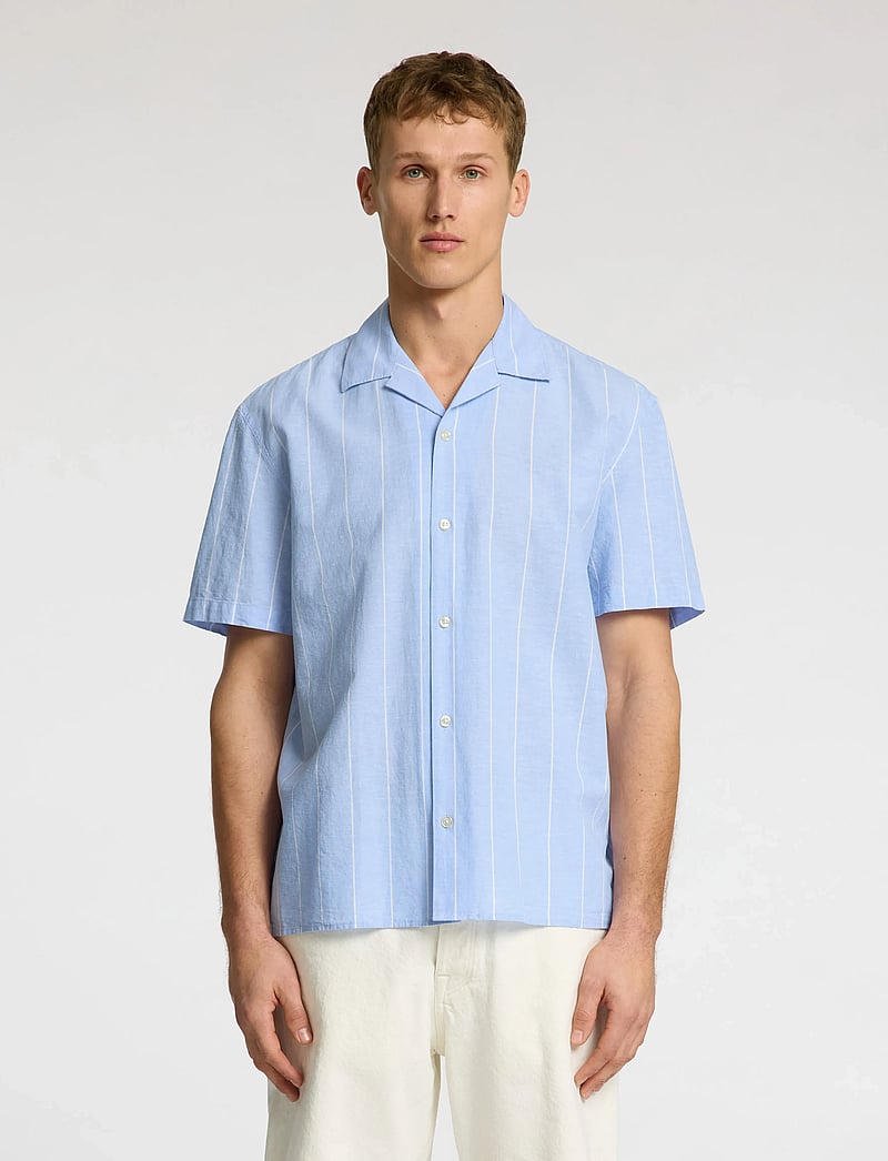 Selected - SLHRELAXSUN SHIRT SS RESORT - linneskjortor - cashmere blue - 0