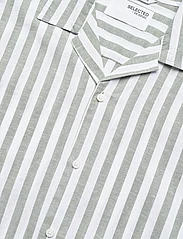 Selected Homme - SLHRELAXNEW-LINEN SHIRT SS RESORT - short-sleeved shirts - desert sage - 3