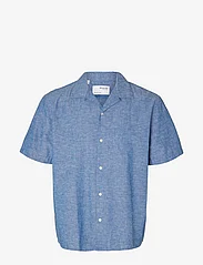 Selected Homme - SLHRELAXNEW-LINEN SHIRT SS RESORT - short-sleeved shirts - medium blue denim - 0