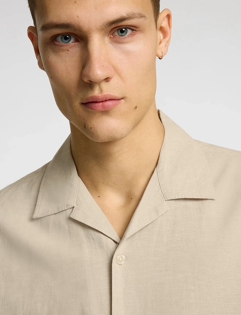 Selected - SLHRELAXSUN SHIRT SS RESORT - hørskjorter - pure cashmere - 3