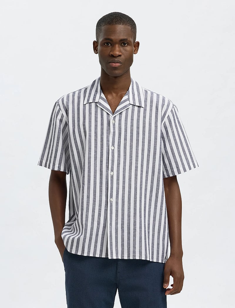 Selected - SLHRELAXSUN SHIRT SS RESORT - linneskjortor - sky captain - 0
