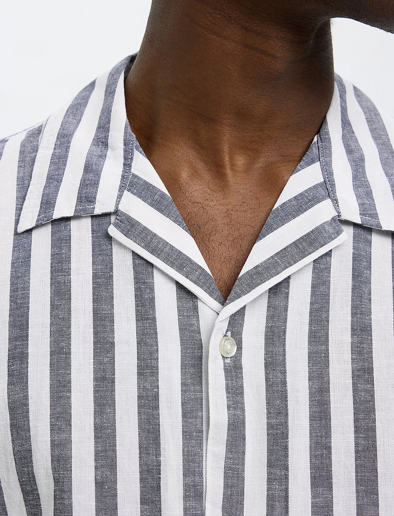 Selected - SLHRELAXSUN SHIRT SS RESORT - linneskjortor - sky captain - 4