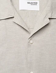 Selected Homme - SLHRELAXNEW-LINEN SHIRT SS RESORT - kortärmade skjortor - vetiver - 2