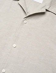 Selected Homme - SLHRELAXNEW-LINEN SHIRT SS RESORT - kortärmade skjortor - vetiver - 3