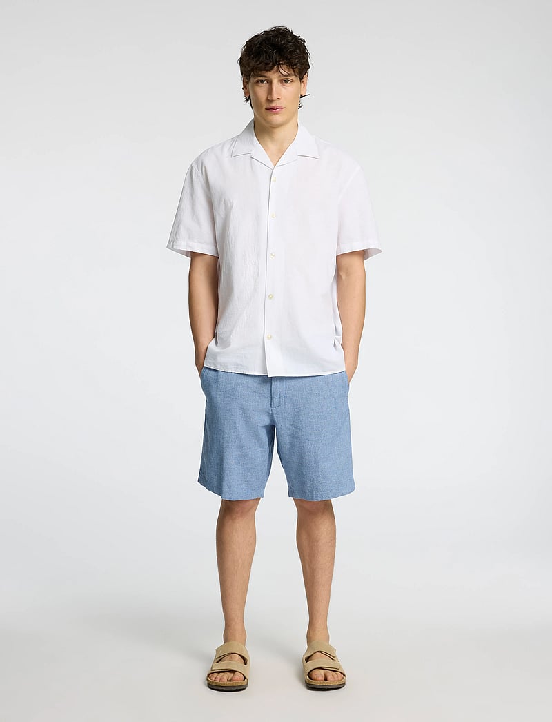 Selected - SLHRELAXSUN SHIRT SS RESORT - hørskjorter - white - 4