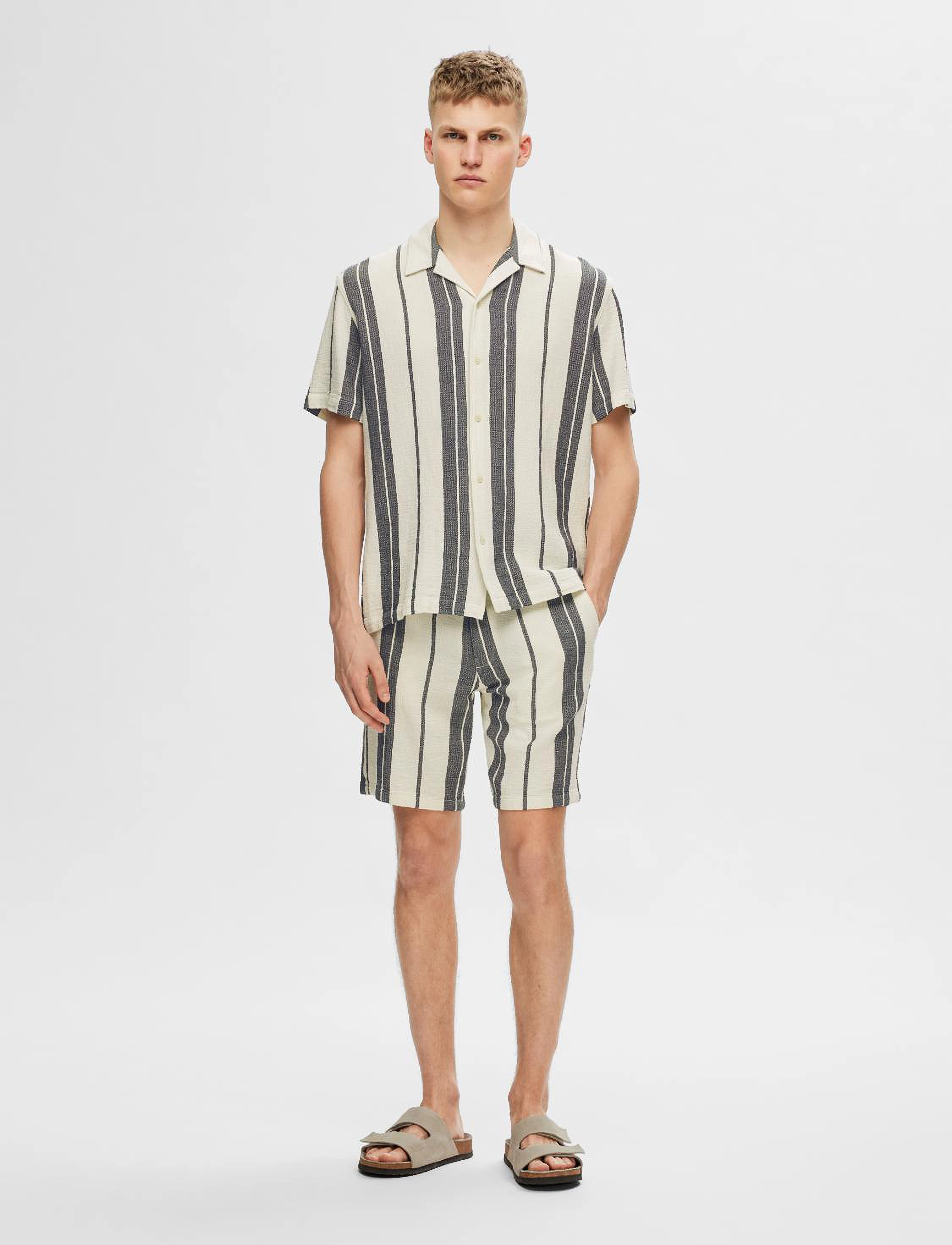Selected Homme - SLHREGULAR-WEST SHORTS CAMP - bright white - 3