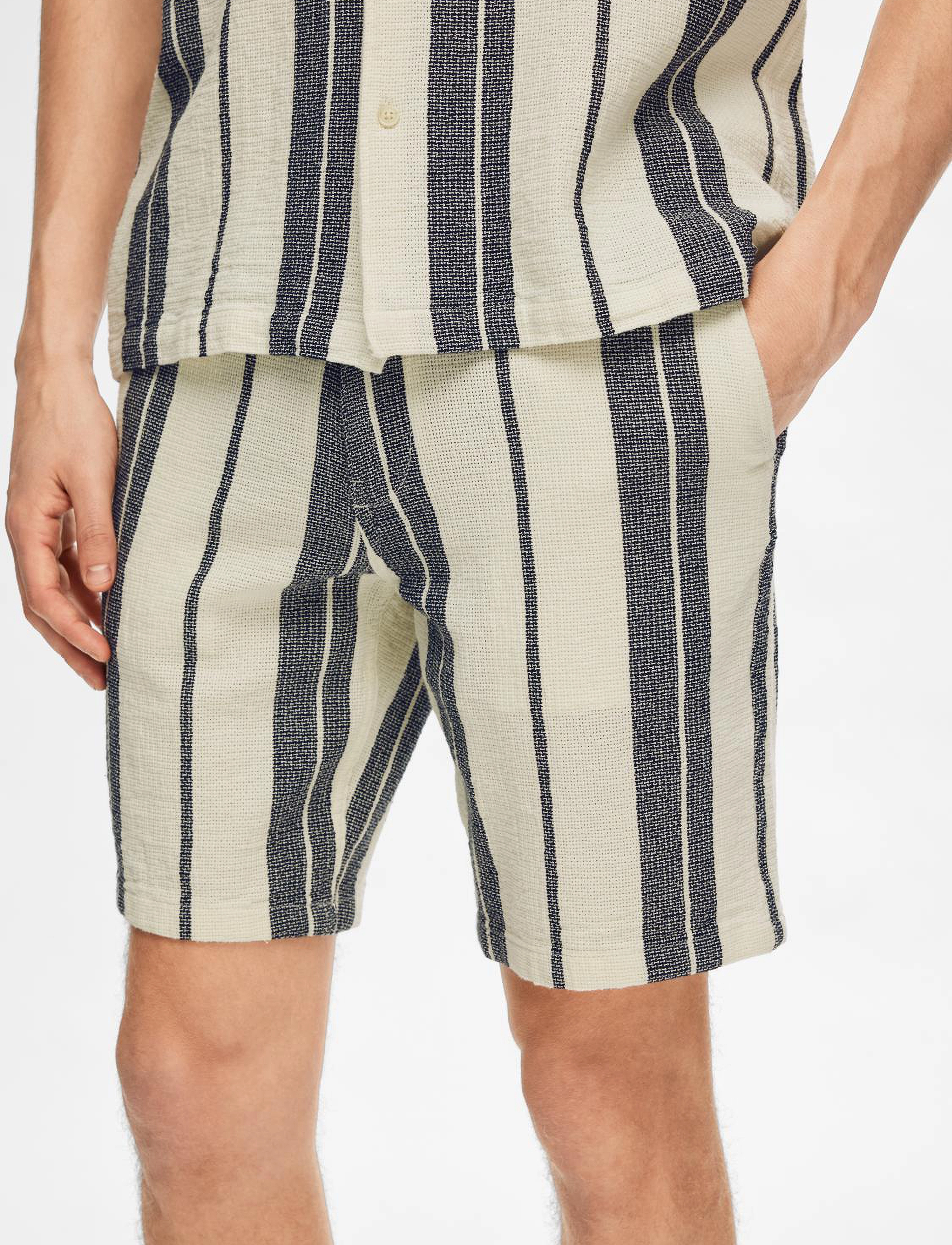 Selected Homme - SLHREGULAR-WEST SHORTS CAMP - bright white - 5