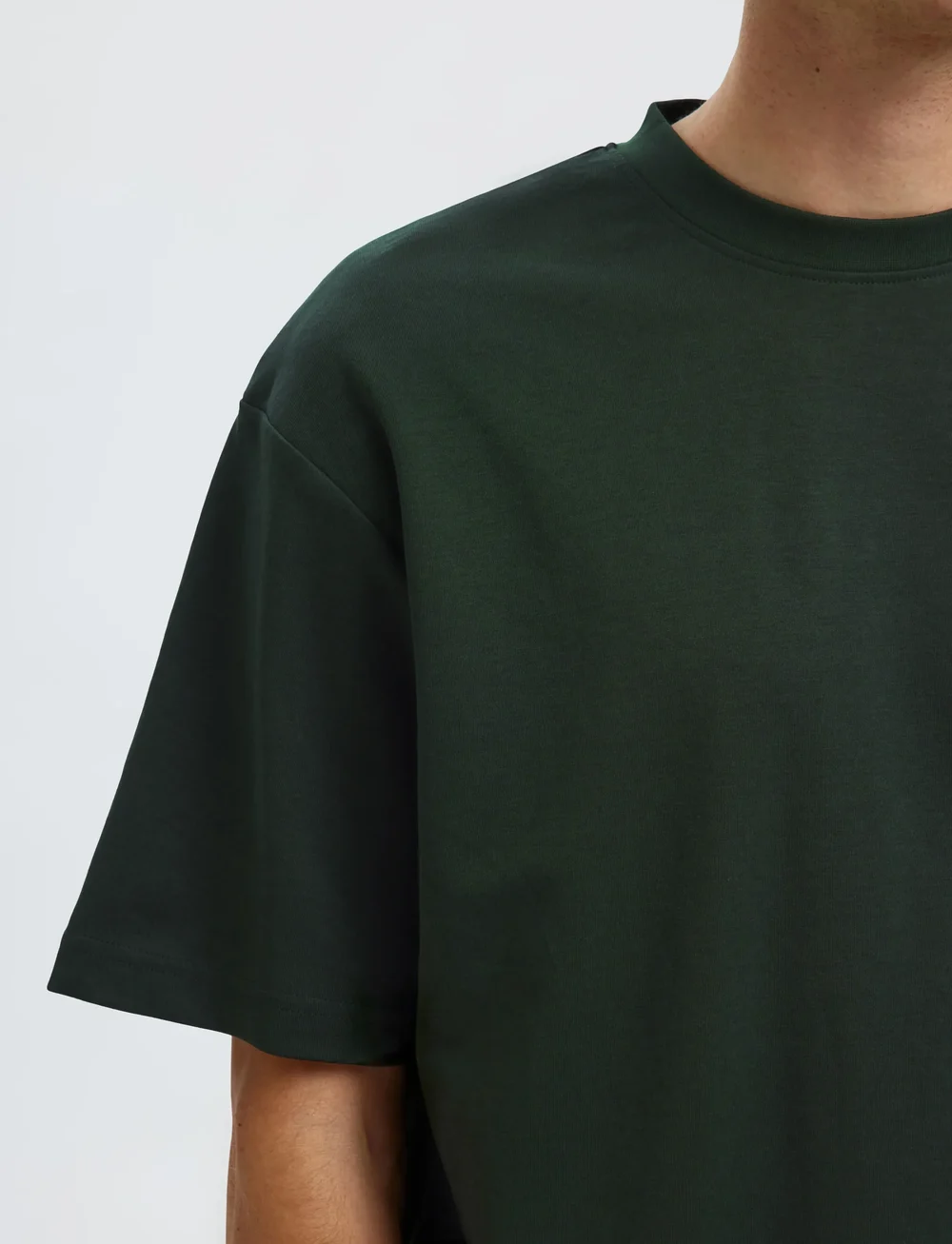 Selected - SLHLOOSEOSCAR SS O-NECK TEE NOOS - short-sleeved t-shirts - deep forest - 4