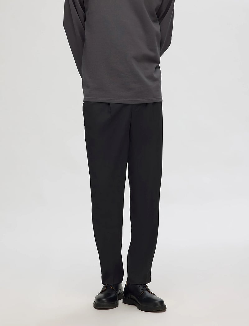 Selected - SLH190-REG TAPERED LEROY PLEAT PANT NOOS - casual bukser - black - 0