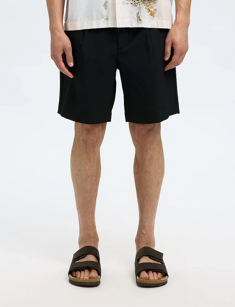 Selected - SLHREGULAR-LEROY PLEAT SHORTS NOOS - short chino - black - 0