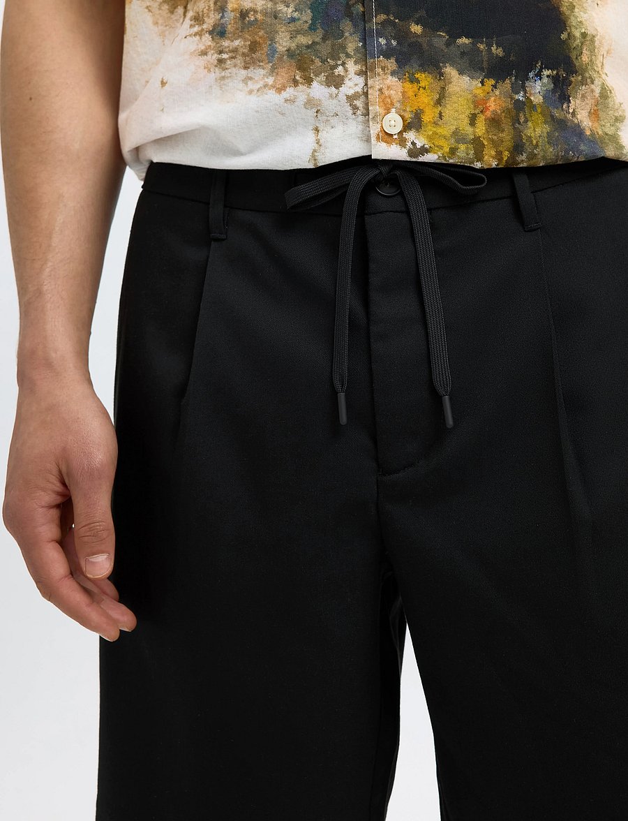Selected - SLHREGULAR-LEROY PLEAT SHORTS NOOS - short chino - black - 4