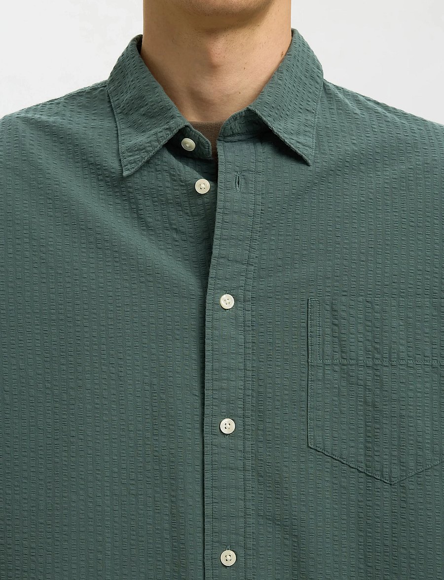 Selected - SLHREGFREDDIE SOLID SEERSUCKER LS SHIRT - casual skjortor - balsam green - 4