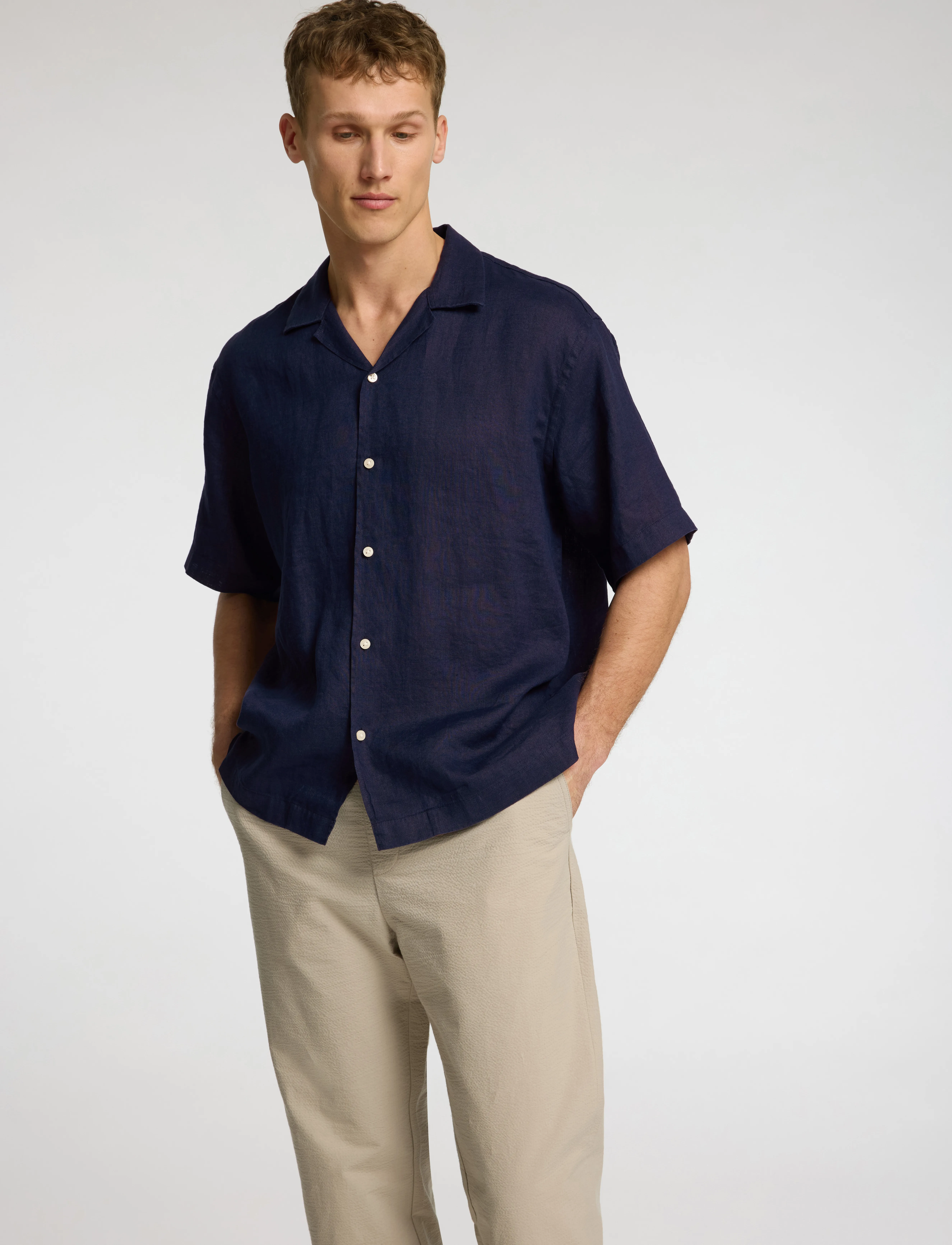 Selected - SLHRELAXKYLIAN MIX SS SHIRT RESORT - hørskjorter - navy blazer - 5