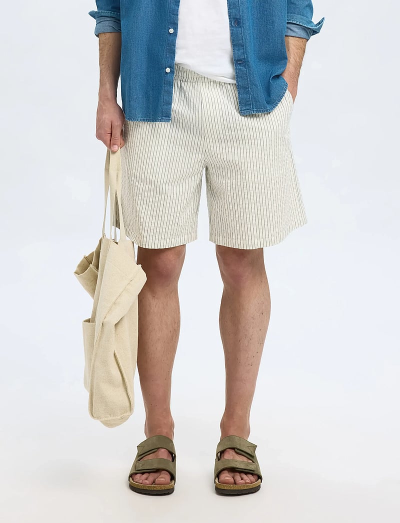 Selected - SLHLOOSE-ACE SEERSUCKER STRING SHORTS - casual shorts - egret - 0