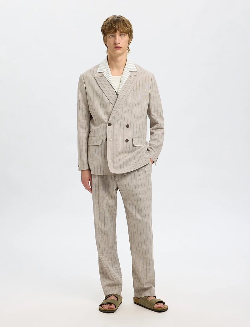 Selected - SLHRELAXED-MALIK SUN PINSTRIPED DB BLZ - dubbelknäppta kavajer - oatmeal - 3