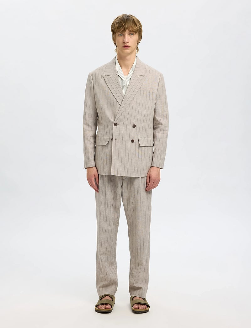 Selected - SLHRELAXED-MALIK SUN PINSTRIPED DB BLZ - dubbelknäppta kavajer - oatmeal - 4