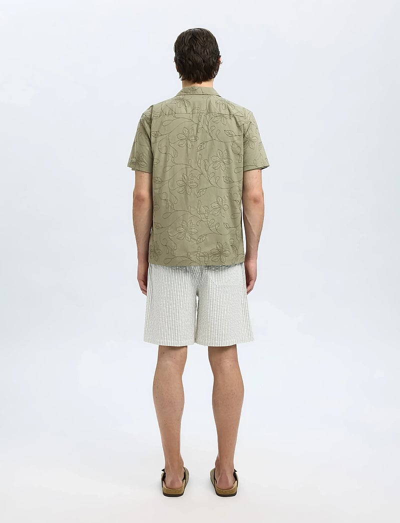 Selected - SLHREGHYDE AOE SS SHIRT - kurzarmhemden - vetiver - 2