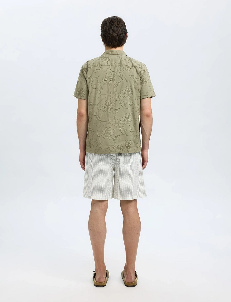 Selected - SLHREGHYDE AOE SS SHIRT - kortærmede skjorter - vetiver - 2