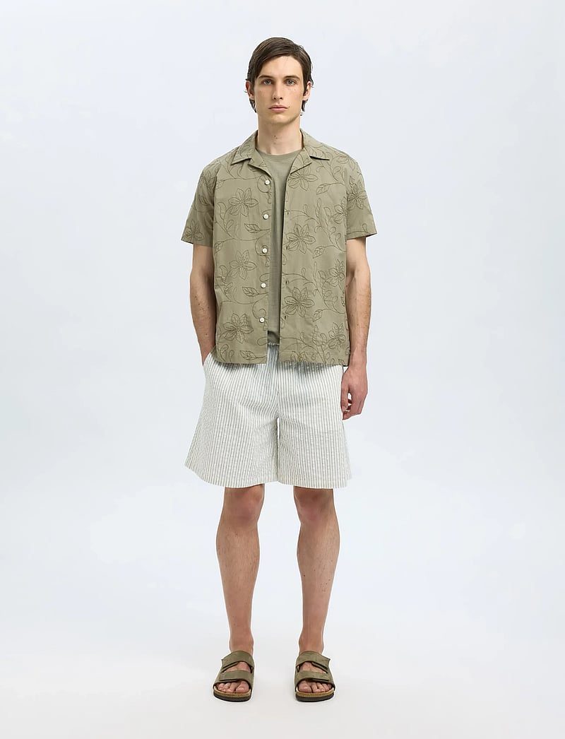 Selected - SLHREGHYDE AOE SS SHIRT - kurzarmhemden - vetiver - 4