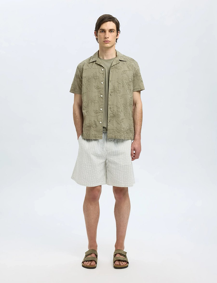 Selected - SLHREGHYDE AOE SS SHIRT - kortærmede skjorter - vetiver - 4