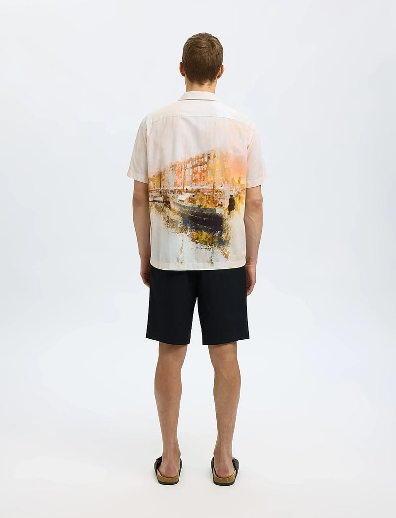 Selected - SLHRLXCARL AOP SS SHIRT - lühikeste varrukatega särgid - apricot - 3