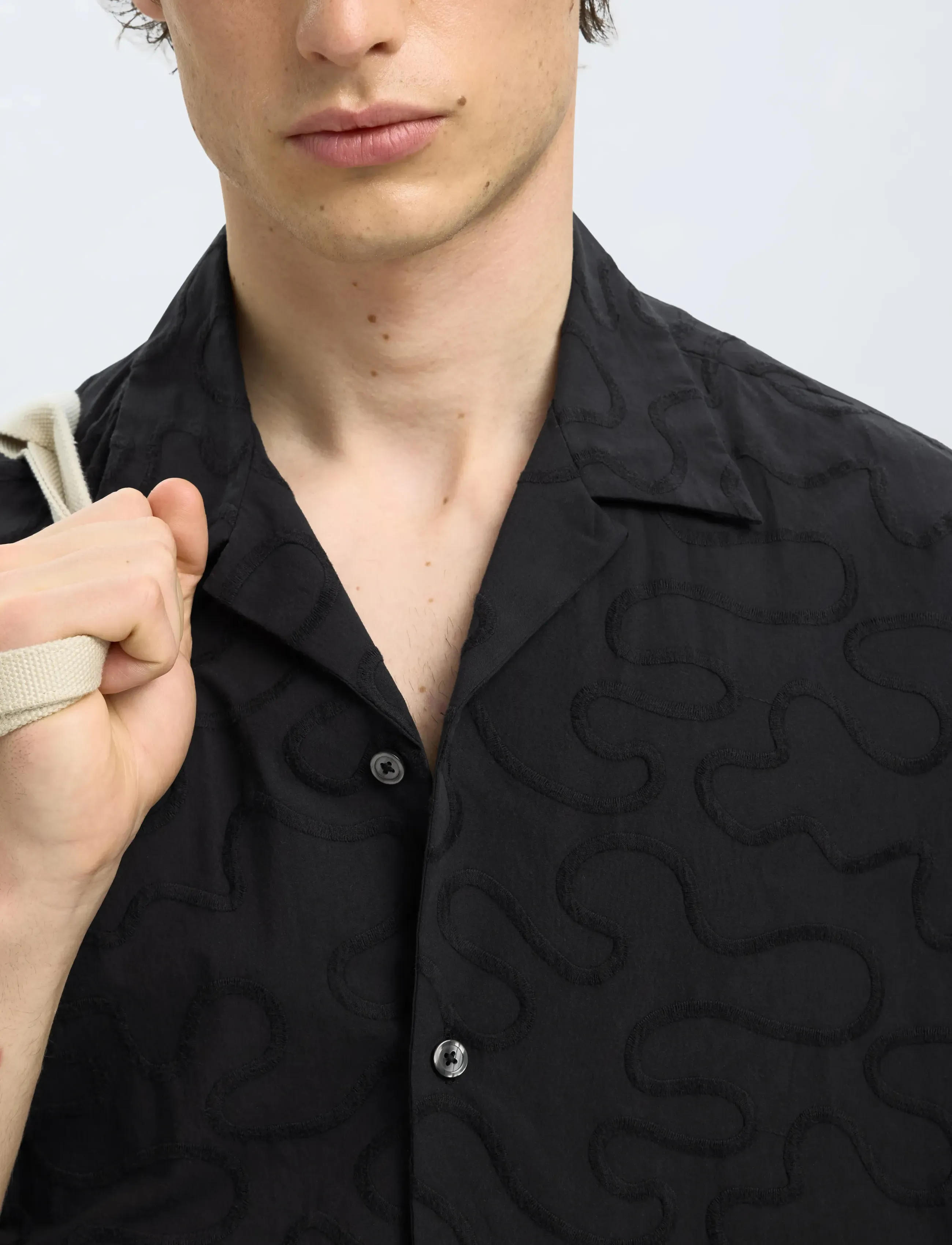Selected - SLHRLXELI EMB SS SHIRT - kortærmede skjorter - black - 4