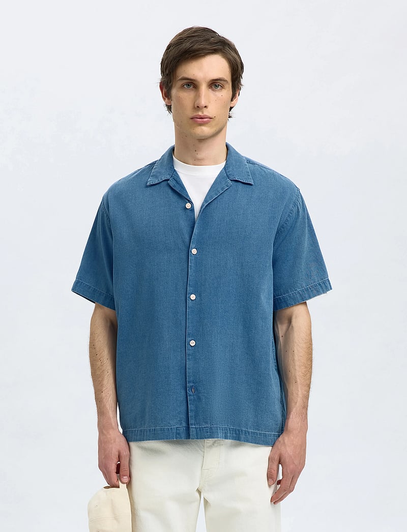 Selected - SLHRLXRICK DENIM SS SHIRT - kortærmede skjorter - medium blue denim - 0