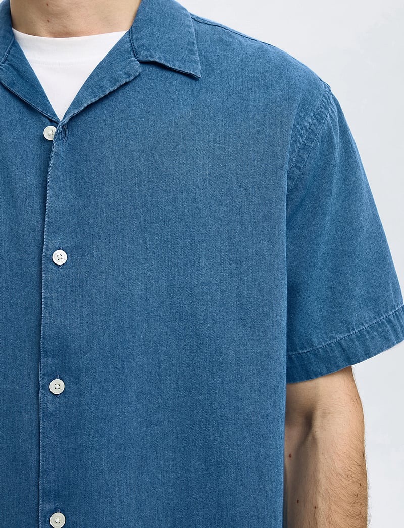 Selected - SLHRLXRICK DENIM SS SHIRT - kortærmede skjorter - medium blue denim - 4