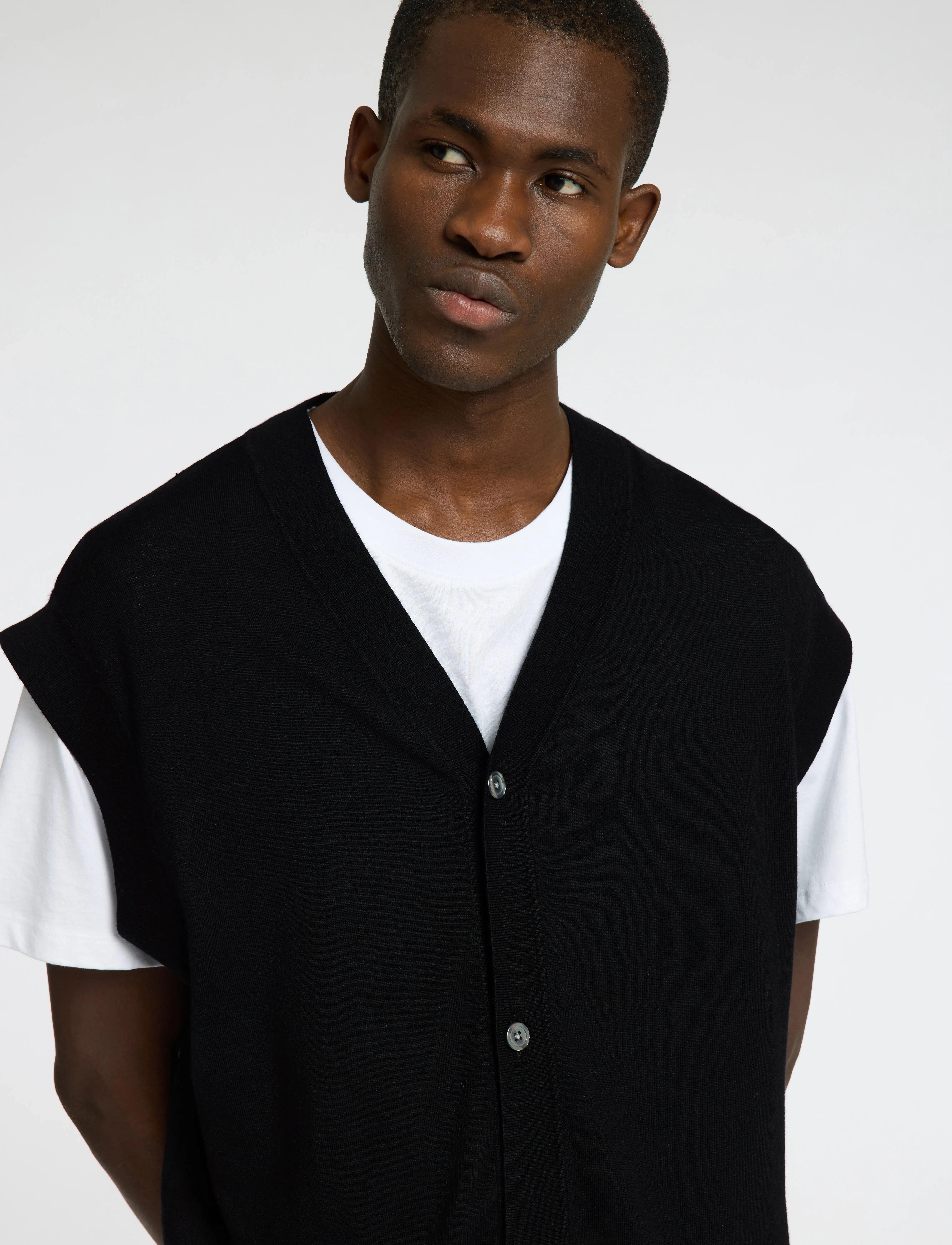 Selected - SLHTRAY KNIT MERINO VEST CARDIGAN EX - gestrickte westen - black - 4