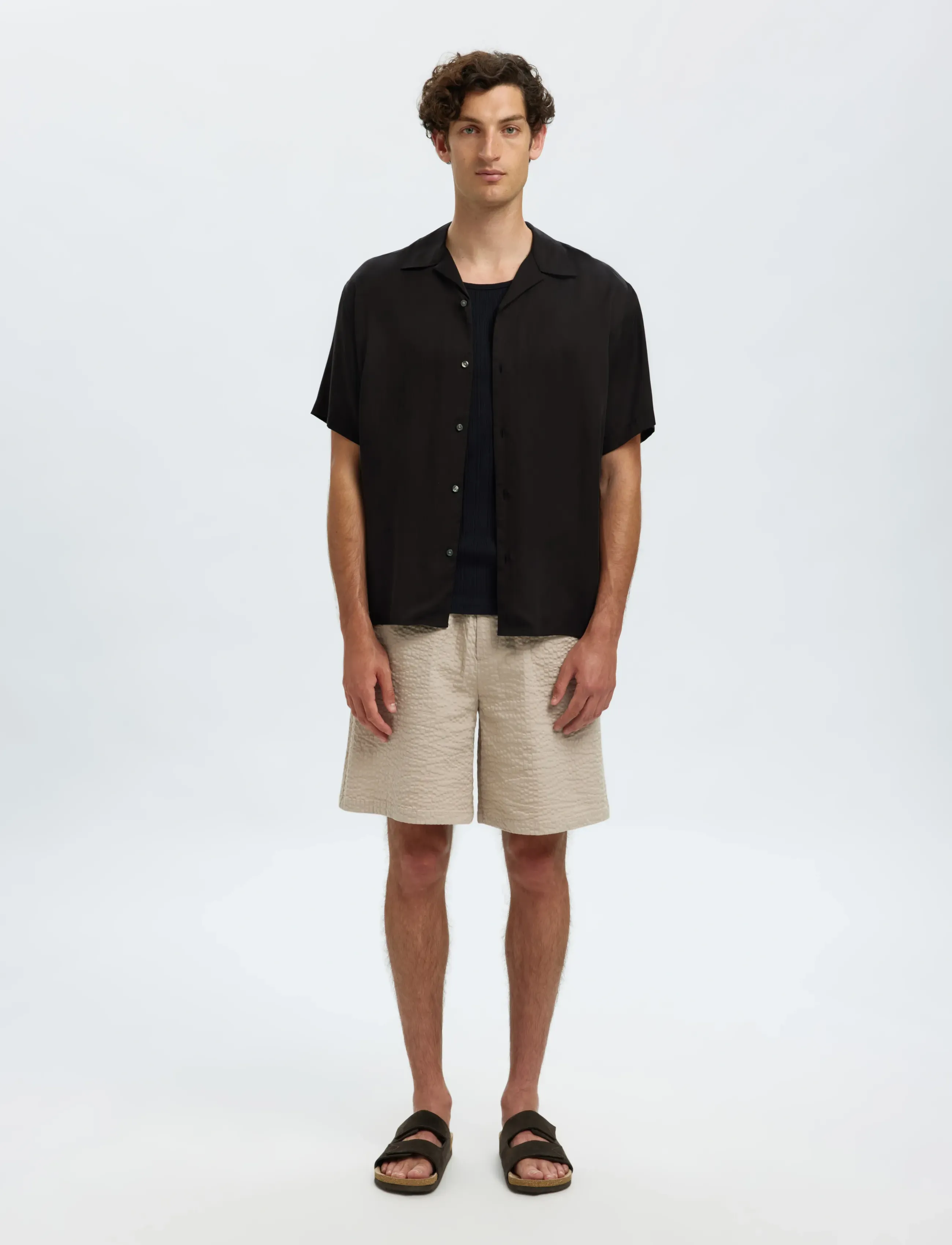 Selected - SLHRLXCHARLIE SATIN SS SHIRT RESORT - kortærmede skjorter - black - 3