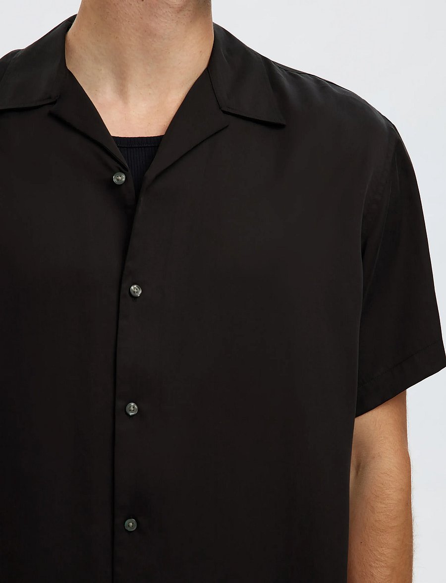 Selected - SLHRLXCHARLIE SATIN SS SHIRT RESORT - kortærmede skjorter - black - 4