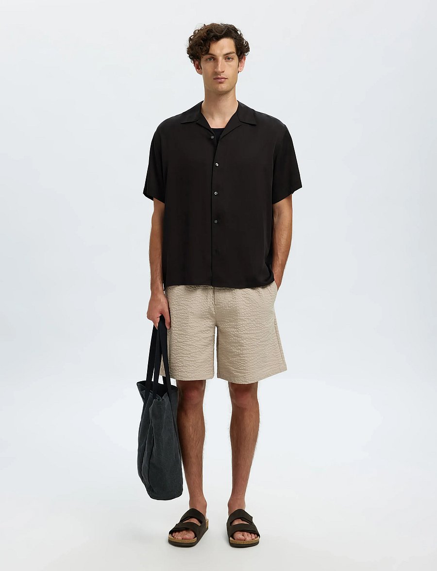Selected - SLHRLXCHARLIE SATIN SS SHIRT RESORT - kortærmede skjorter - black - 5