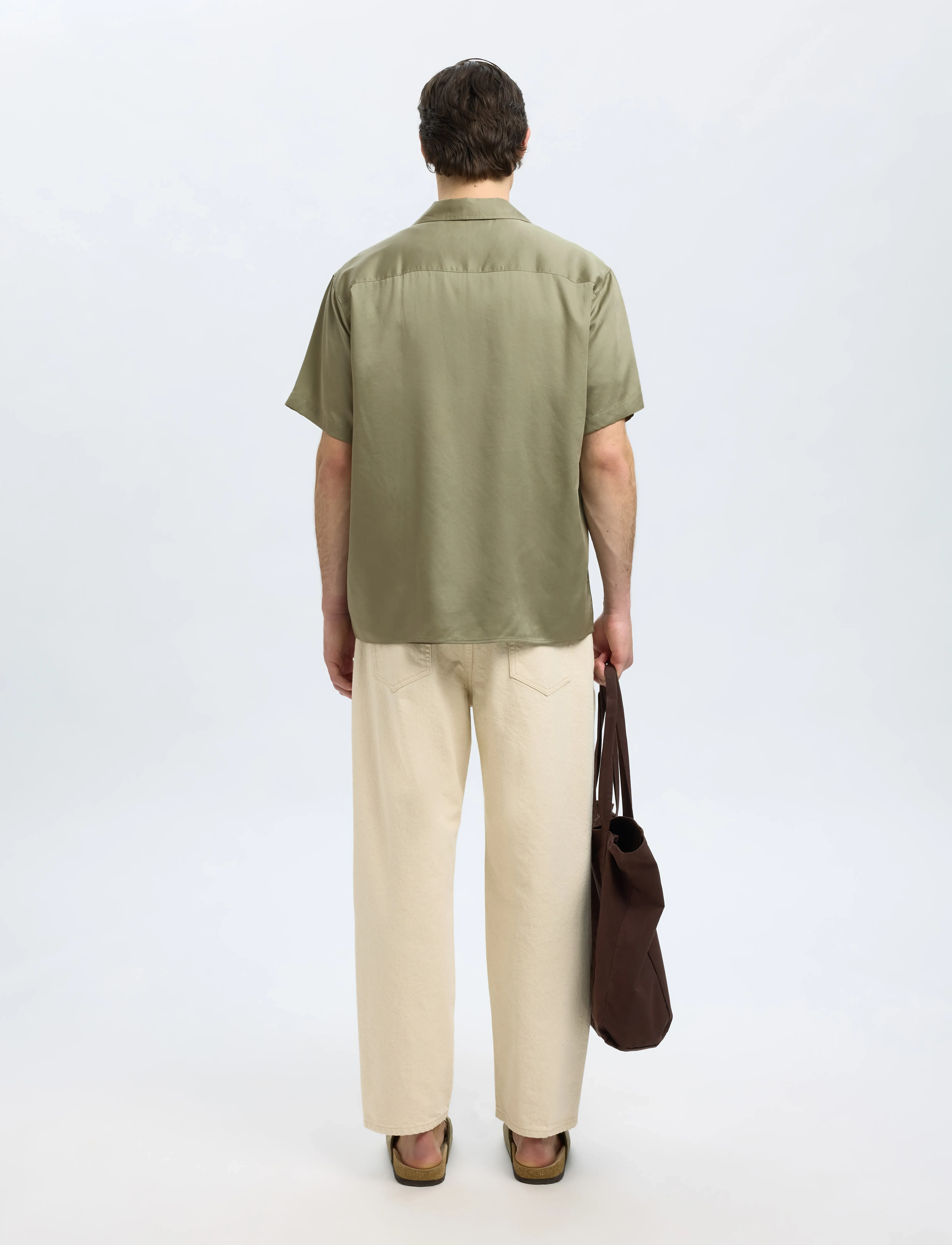 Selected - SLHRLXCHARLIE SATIN SS SHIRT RESORT - chemises à manches courtes - vetiver - 2