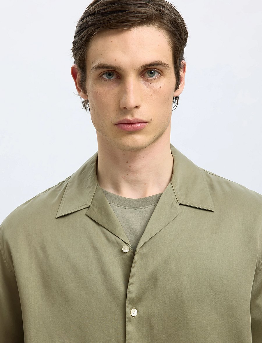 Selected - SLHRLXCHARLIE SATIN SS SHIRT RESORT - chemises à manches courtes - vetiver - 3