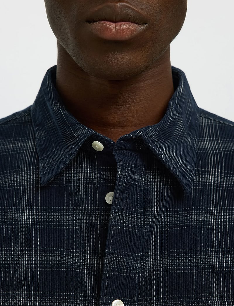 Selected - SLMREGCLAUS CORD YD CHECK LS SHIRT - cordhemden - navy blazer - 4