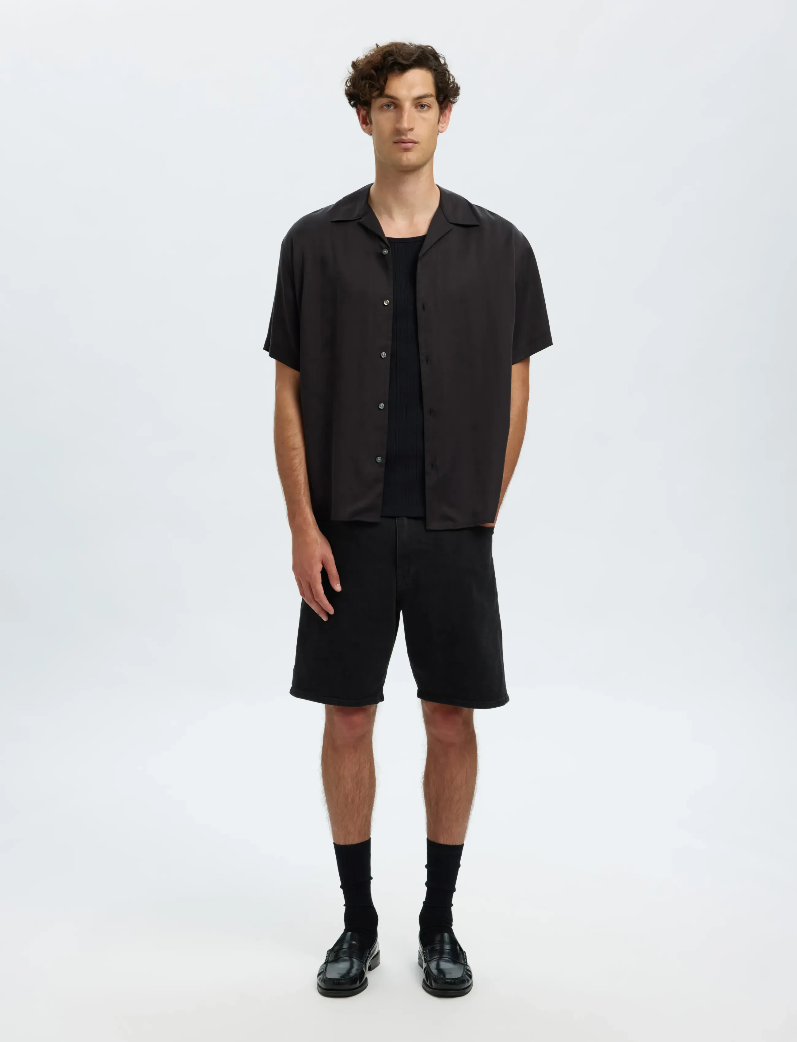 Selected - SLHREG ALEX BLACK DENIM SHORTS - gallastuttbuxur - black denim - 4